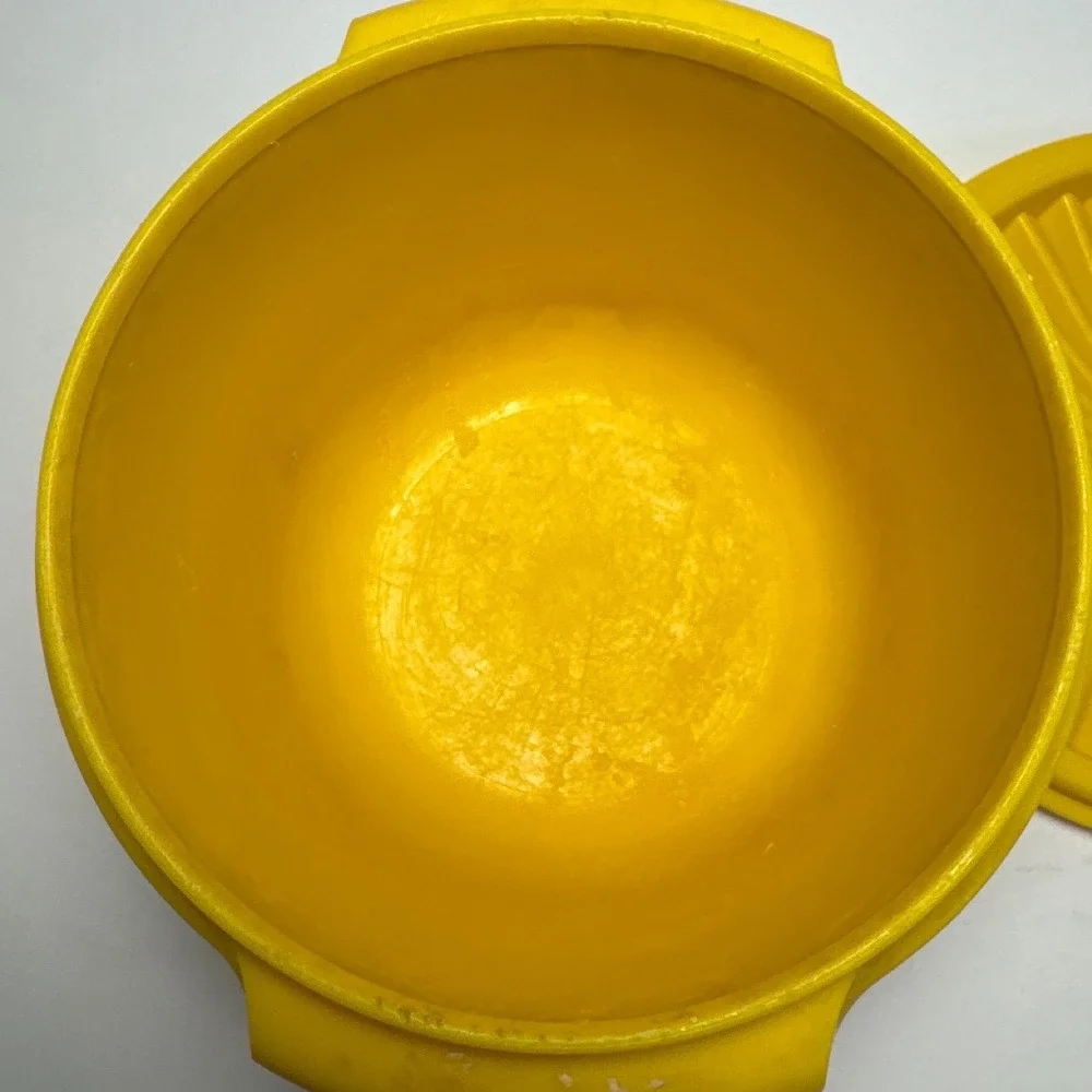 Tupperware Servalier Bowl Vintage 4in Yellow Good Sunburst Lid 808-11